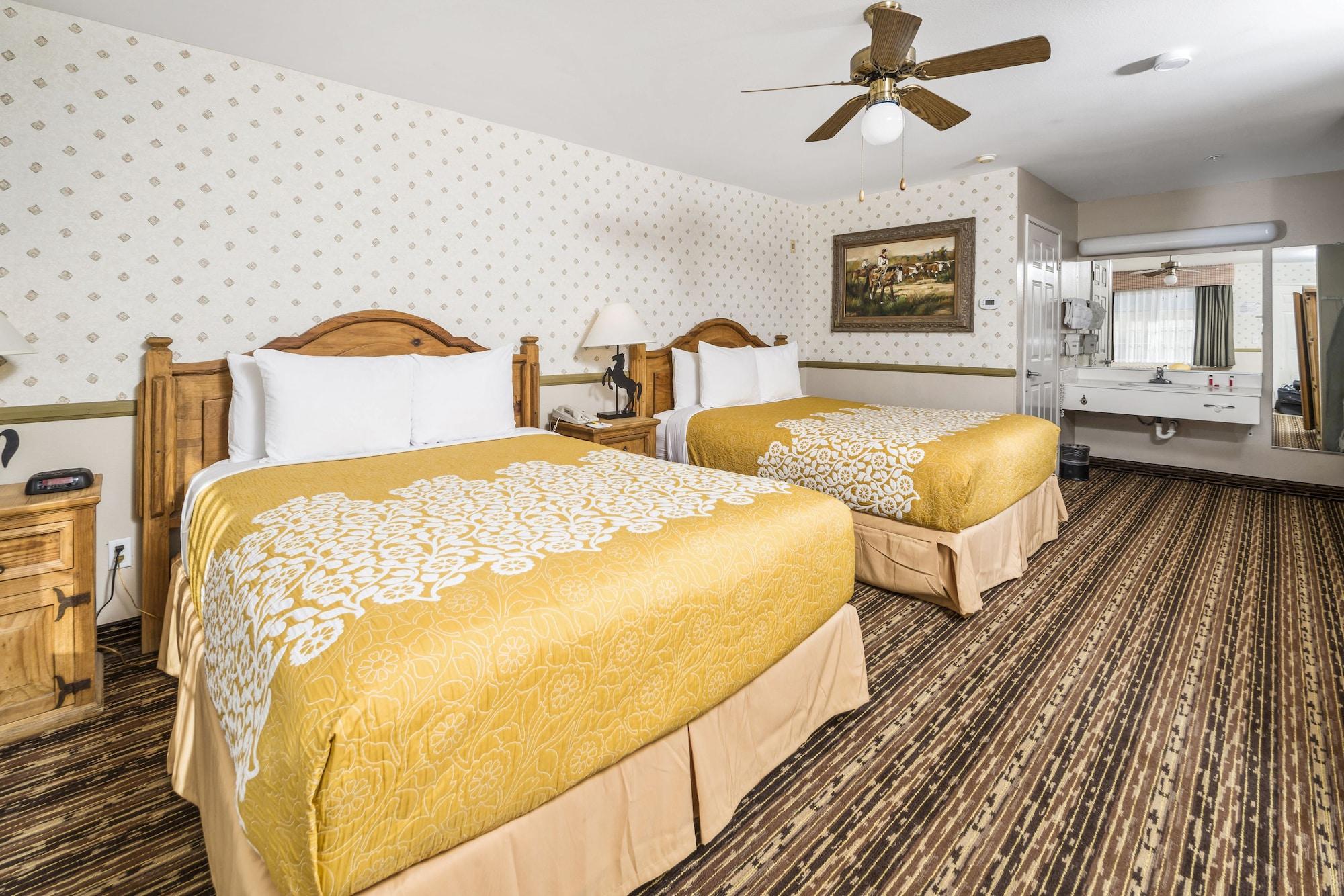 Grapevine Days Inn By Wyndham Lebec מראה חיצוני תמונה