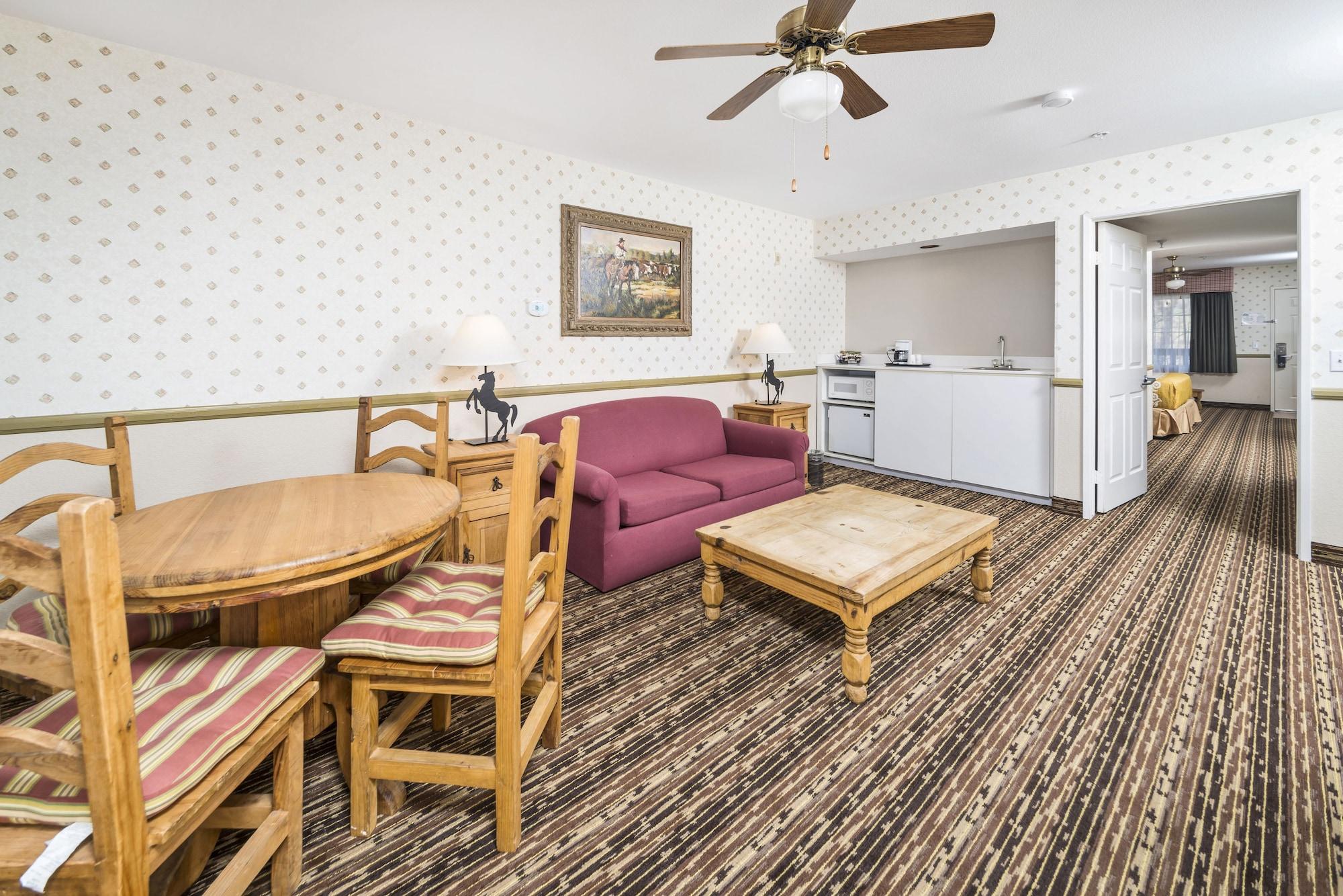 Grapevine Days Inn By Wyndham Lebec מראה חיצוני תמונה