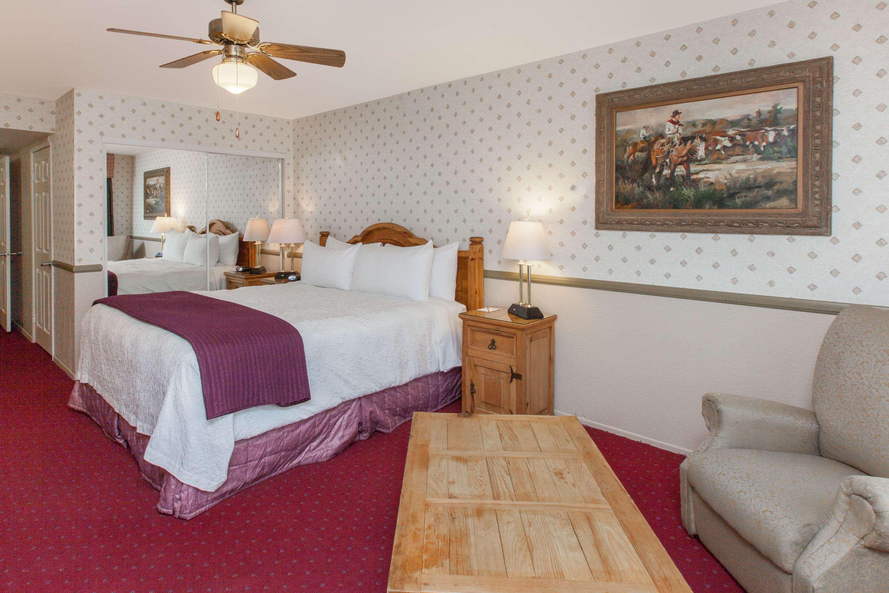 Grapevine Days Inn By Wyndham Lebec מראה חיצוני תמונה