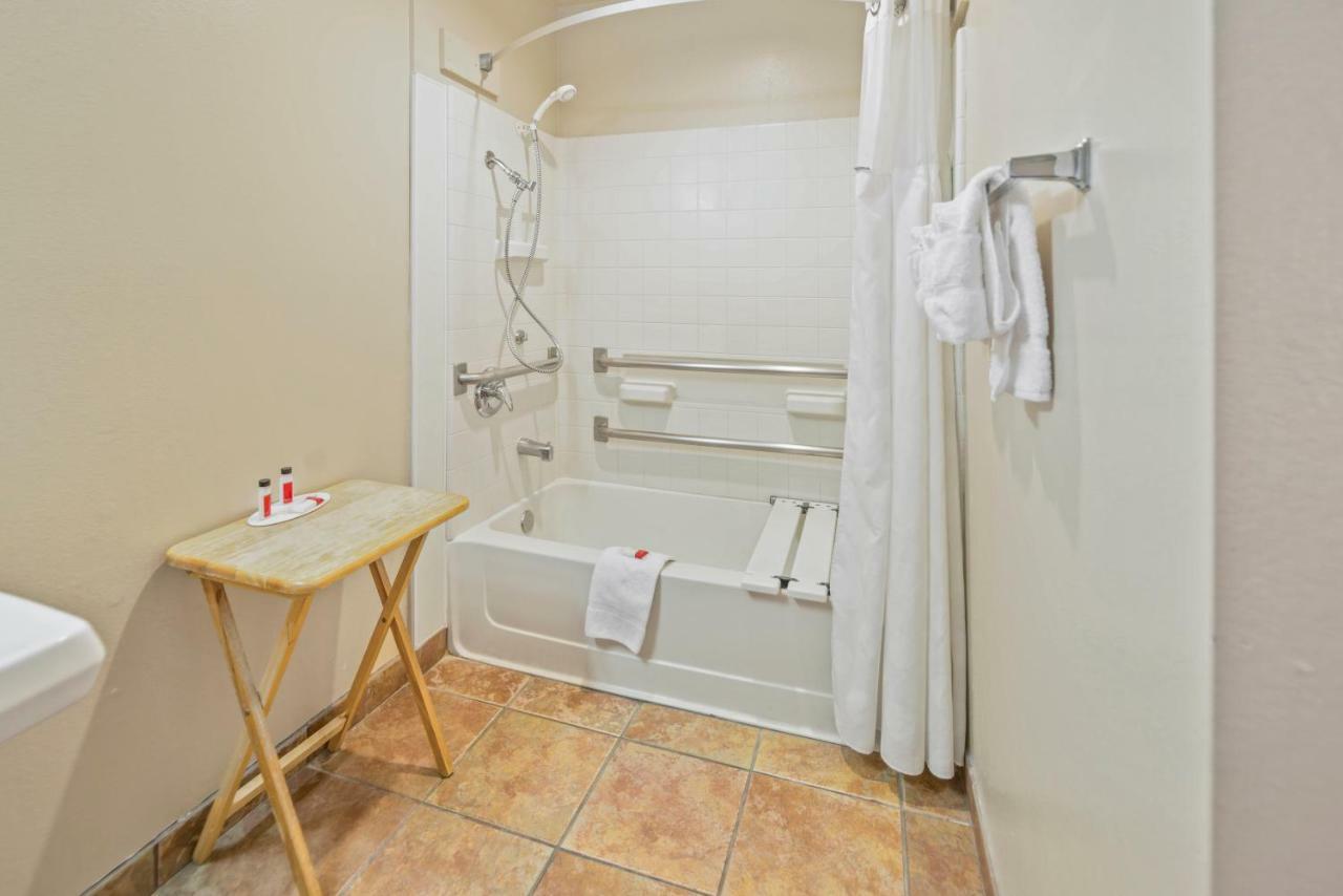 Grapevine Days Inn By Wyndham Lebec חדר תמונה